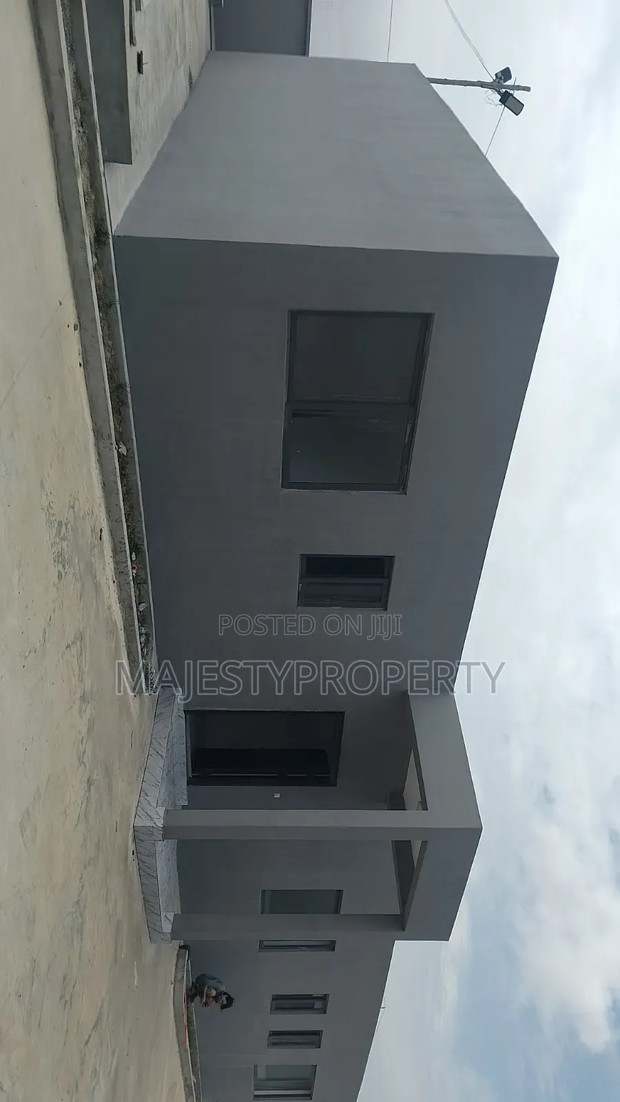 SQM 1000 Warehouse for Rent at Spintex