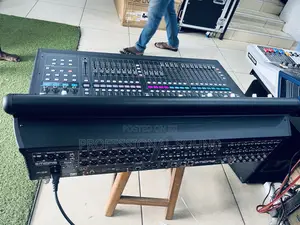 Midas 32 Digital Live Mixer
