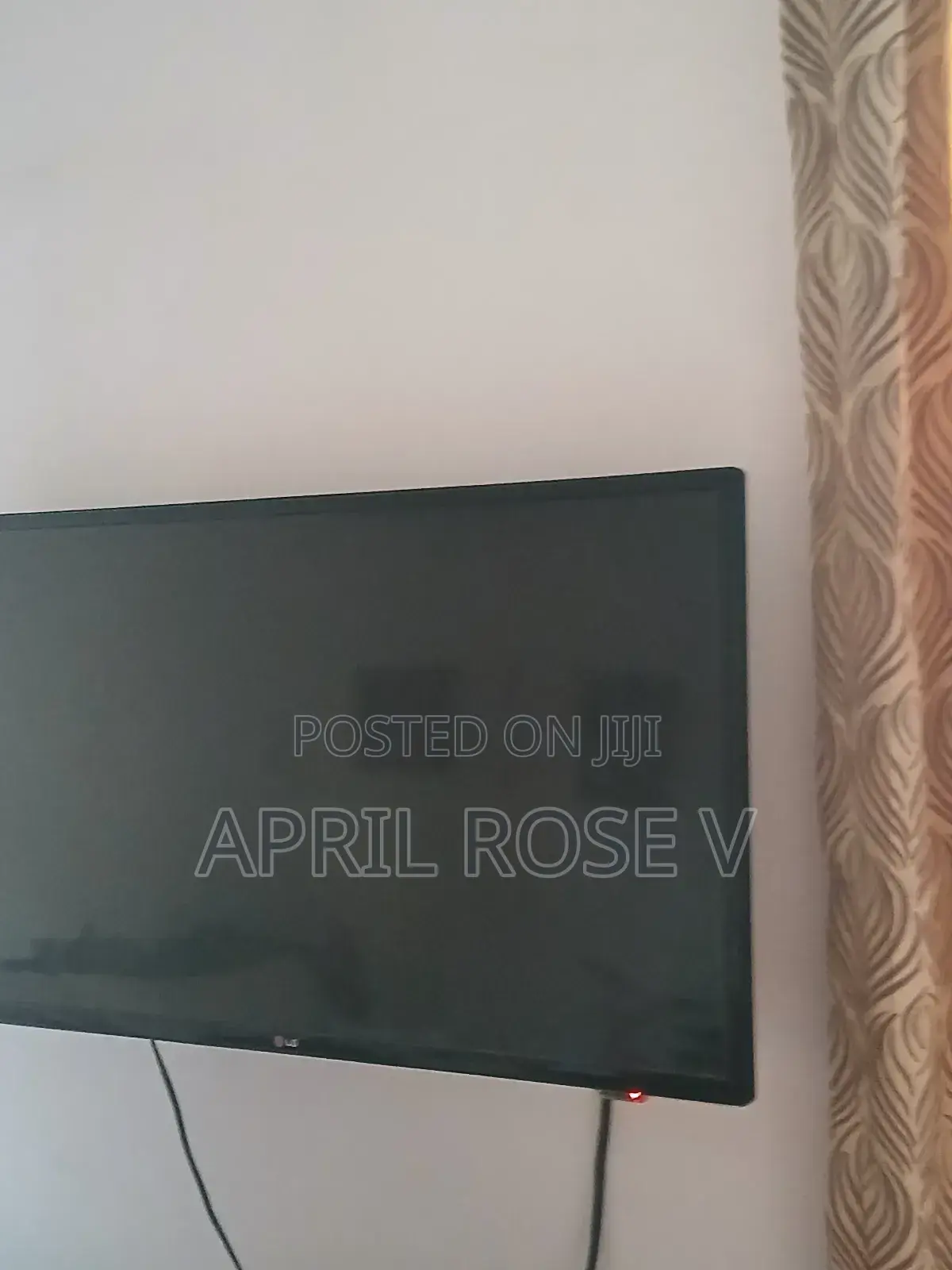 Lg Flat Screen 50 +" Tv