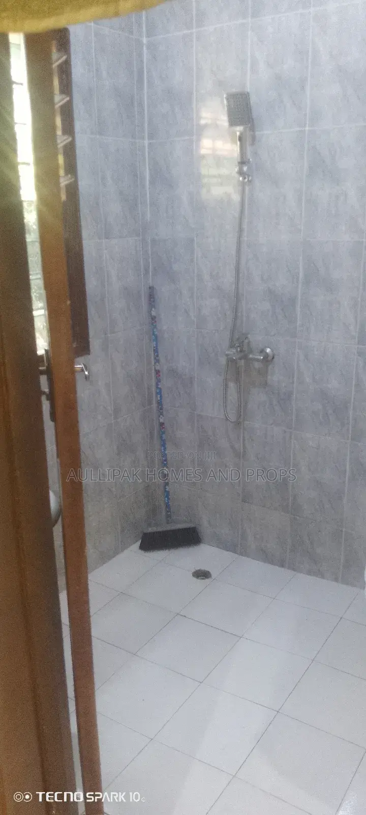 1bdrm Apartment in Lakeside for rent