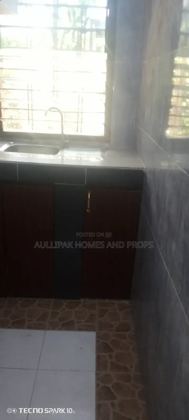 1bdrm Apartment in Lakeside for rent