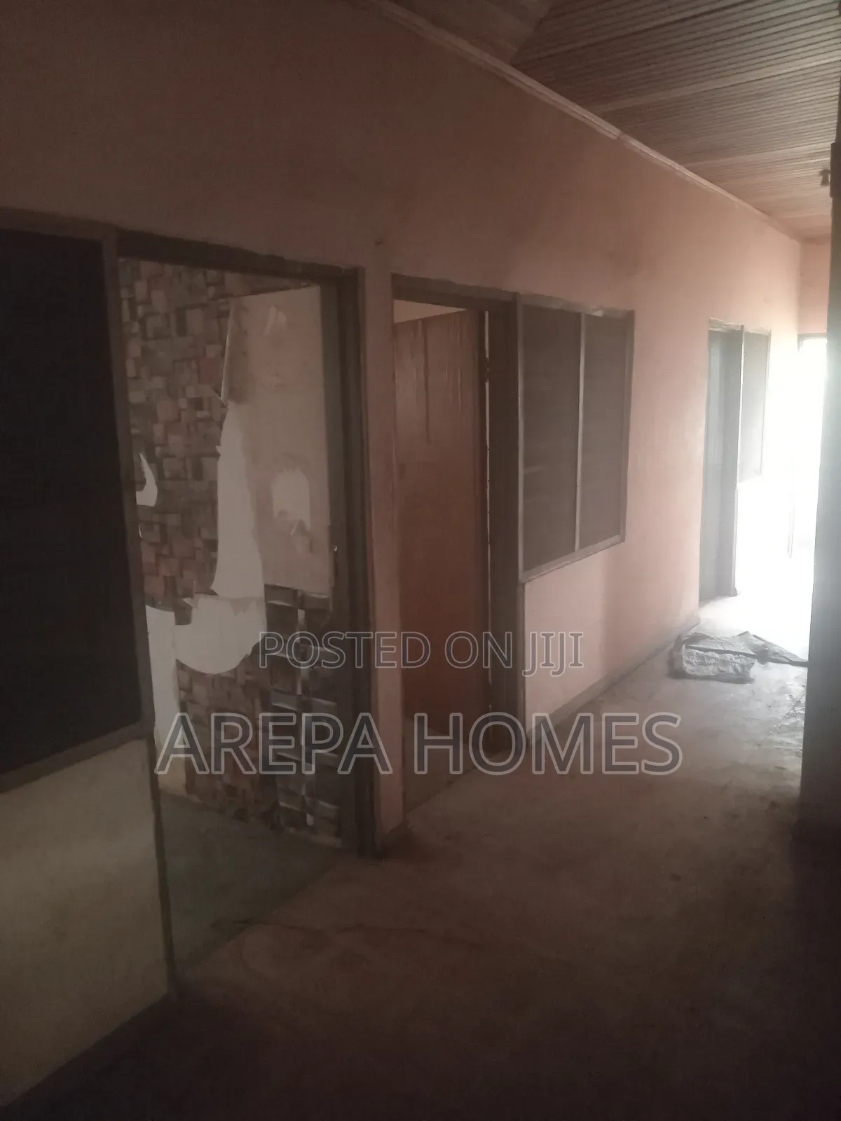 4bdrm Bungalow in Arepa Homes, Madina for rent
