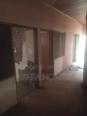 4bdrm Bungalow in Arepa Homes, Madina for rent