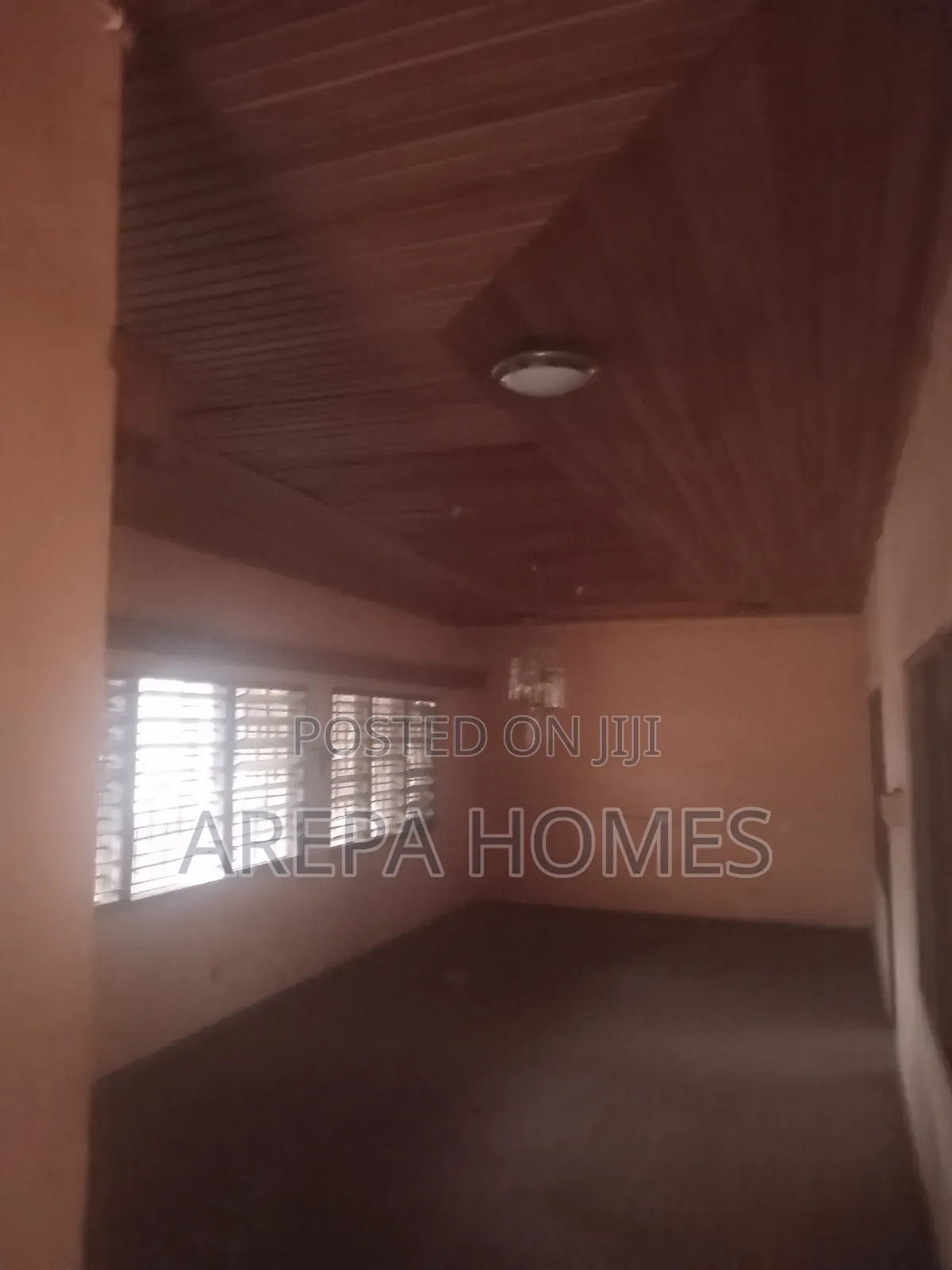 4bdrm Bungalow in Arepa Homes, Madina for rent
