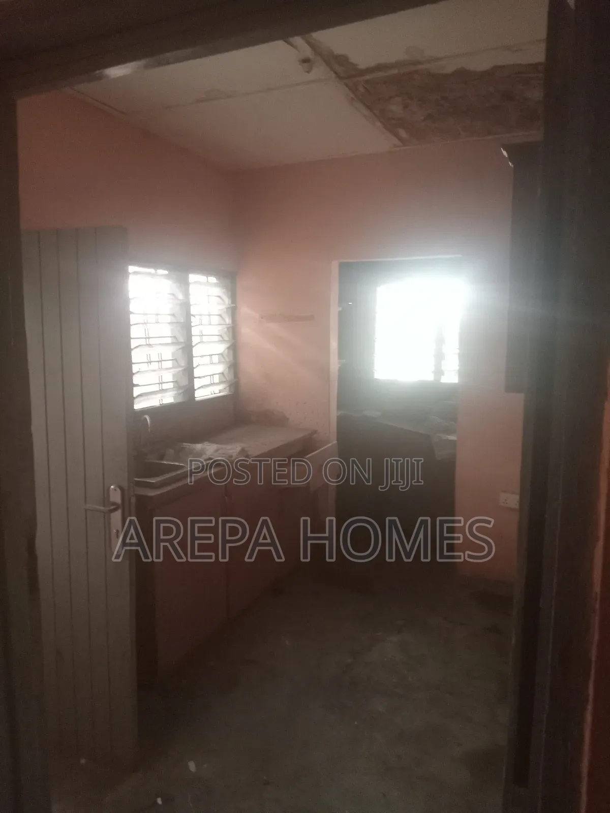 4bdrm Bungalow in Arepa Homes, Madina for rent