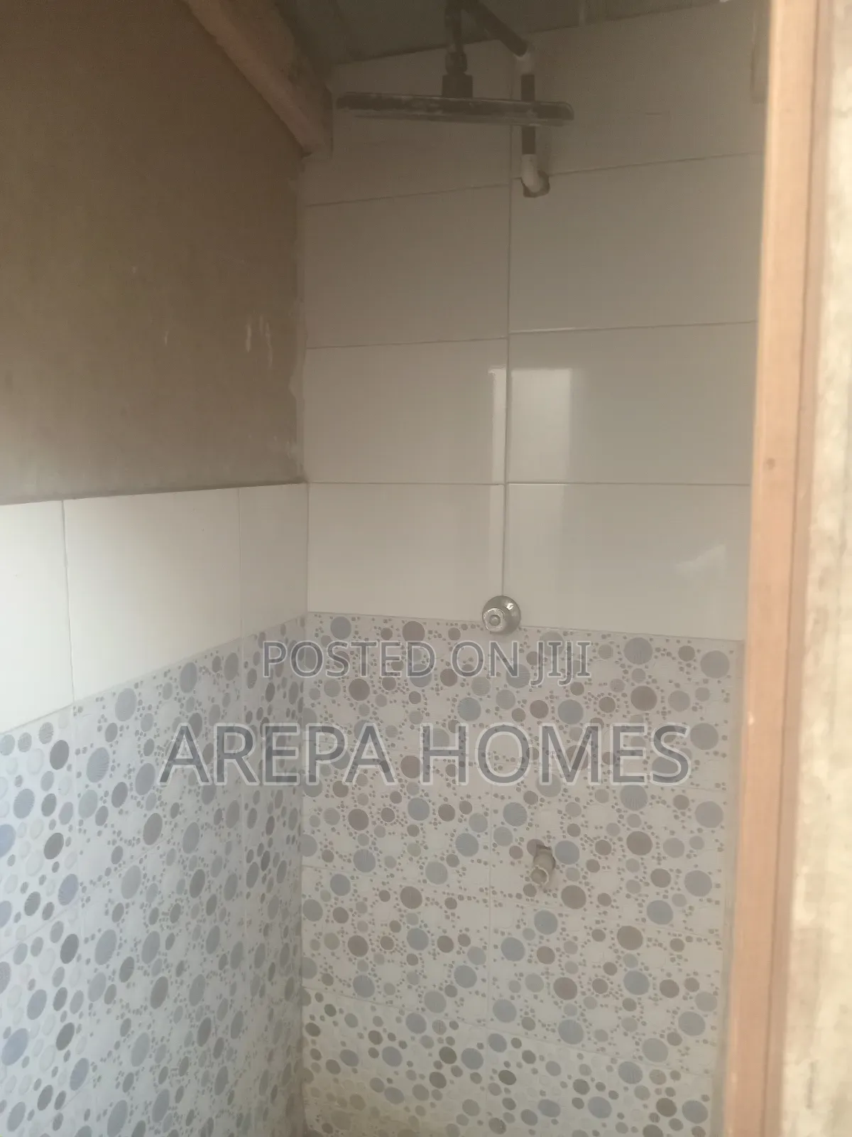 4bdrm Bungalow in Arepa Homes, Madina for rent