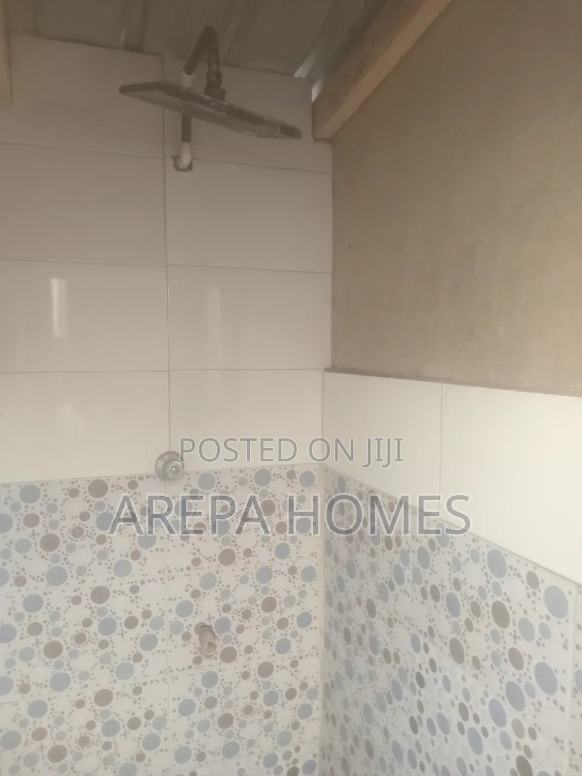 4bdrm Bungalow in Arepa Homes, Madina for rent