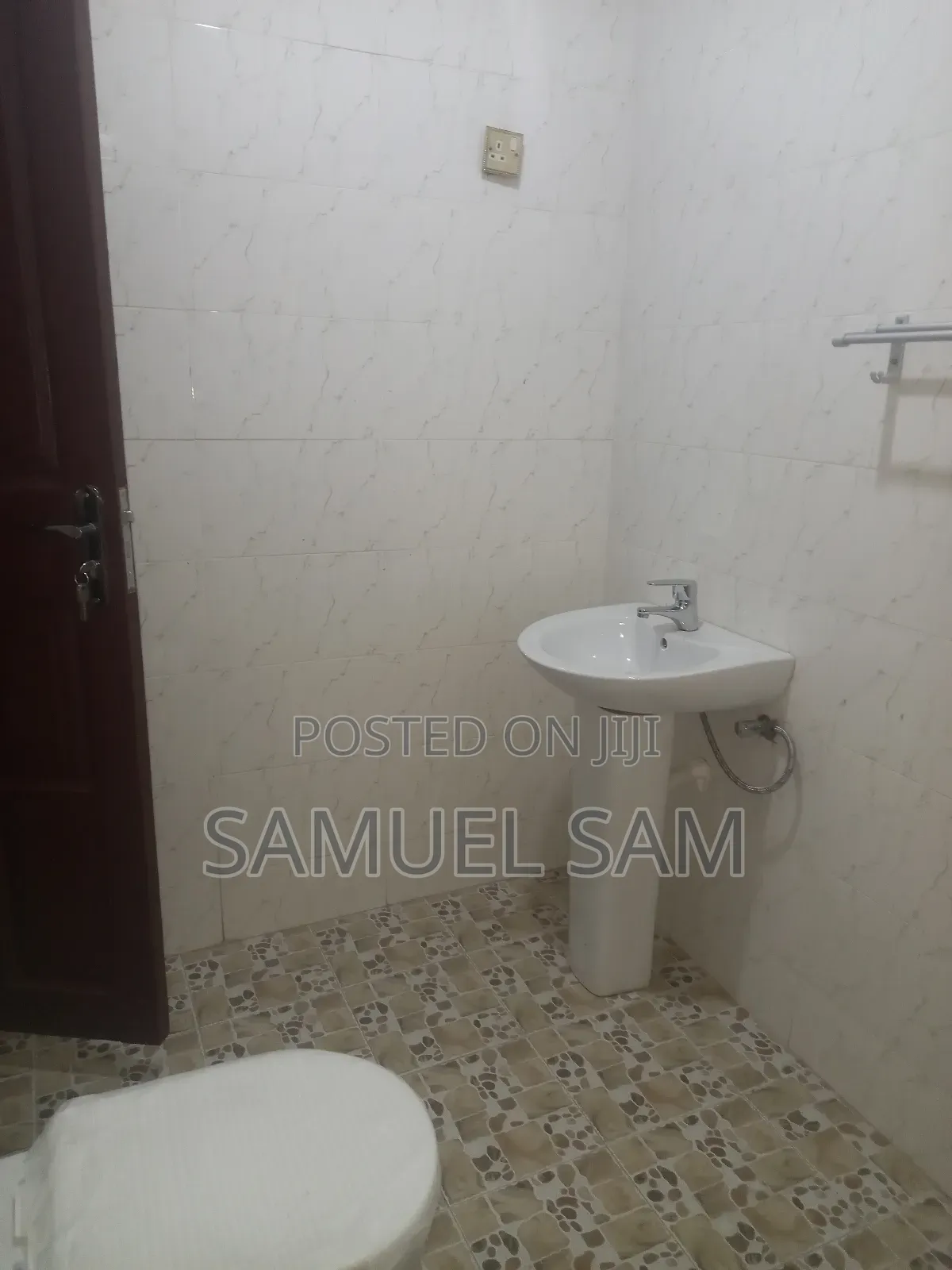 2bdrm Apartment in Community 5, Tema Metropolitan for rent