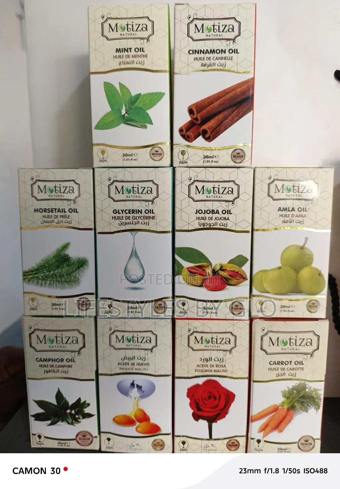 Motiza Mint, Amla, Horsetail, Rose, Jojoba, Cinnamon, Carrot Seed Oil