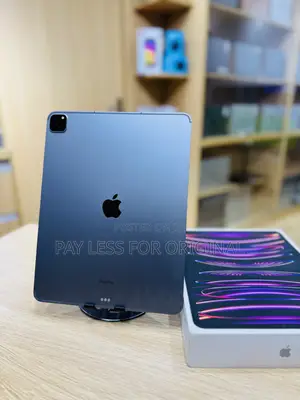 Apple iPad Pro 12.9 (2022) 128 GB Gray