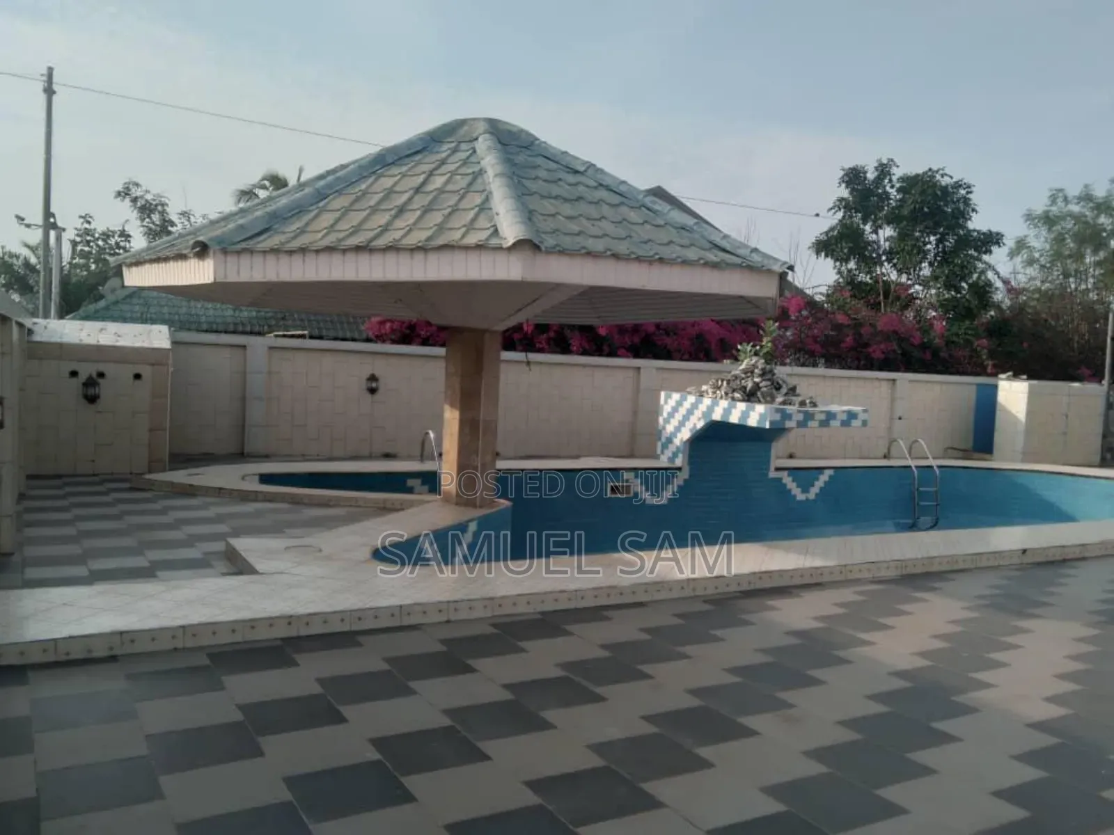 5bdrm Mansion in Tema Com.10 for sale