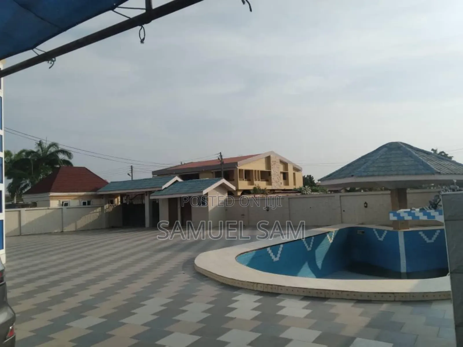 5bdrm Mansion in Tema Com.10 for sale