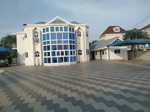 5bdrm Mansion in Tema Com.10 for sale