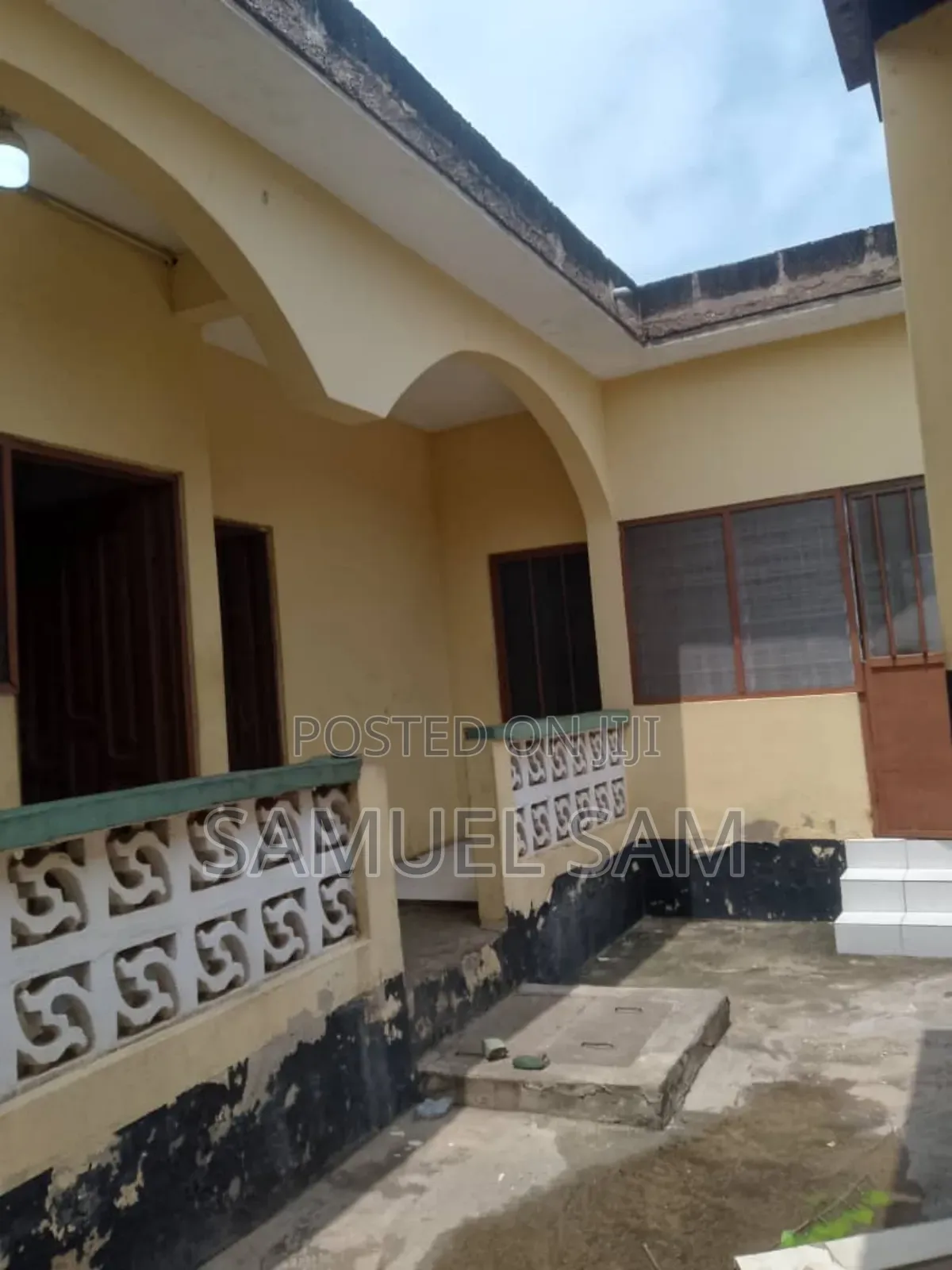 4bdrm House in Tema Community 8 for sale