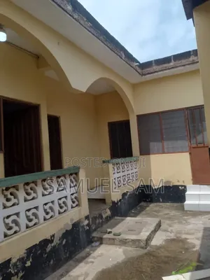 4bdrm House in Tema Community 8 for sale