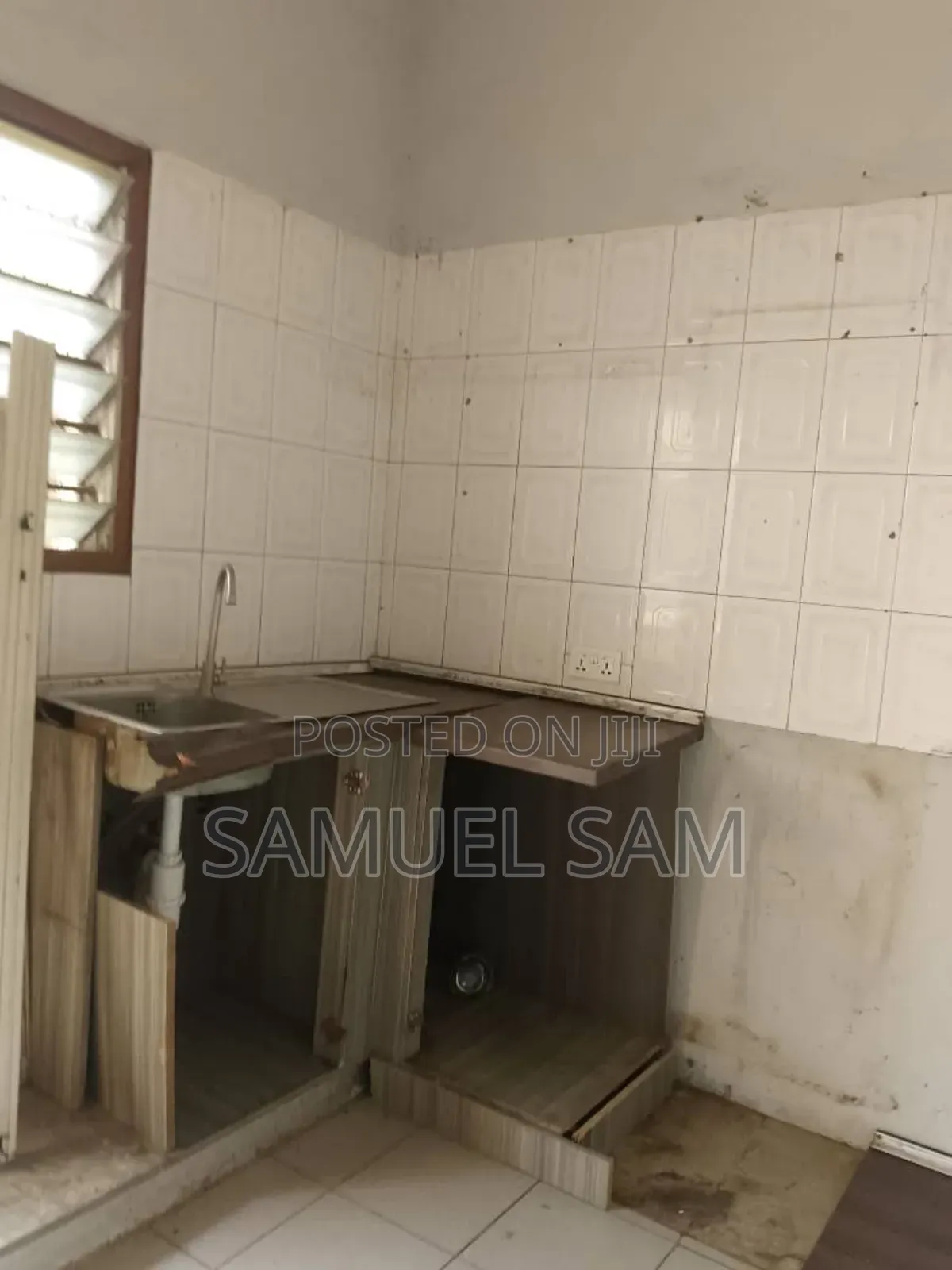 4bdrm House in Tema Community 8 for sale
