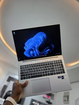Laptop HP EliteBook 860 G9 16GB Intel Core I5 SSD 256GB