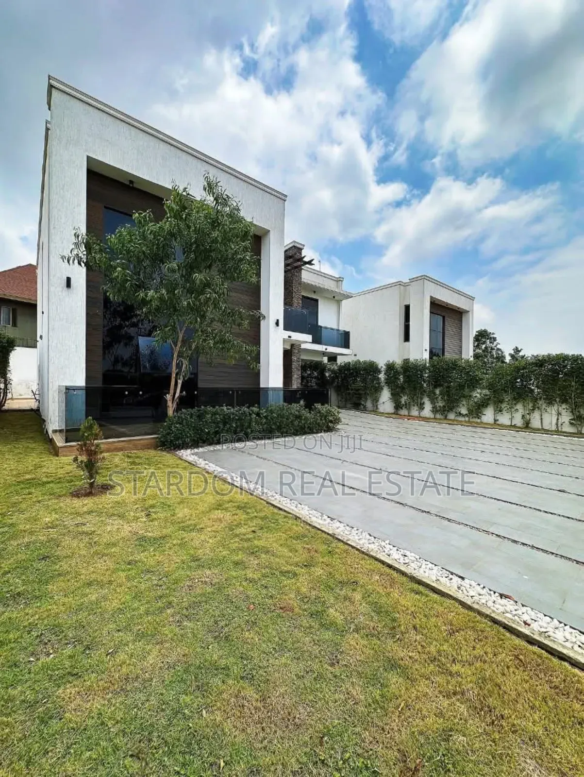 4bdrm Duplex in Trasacco, East Legon for sale