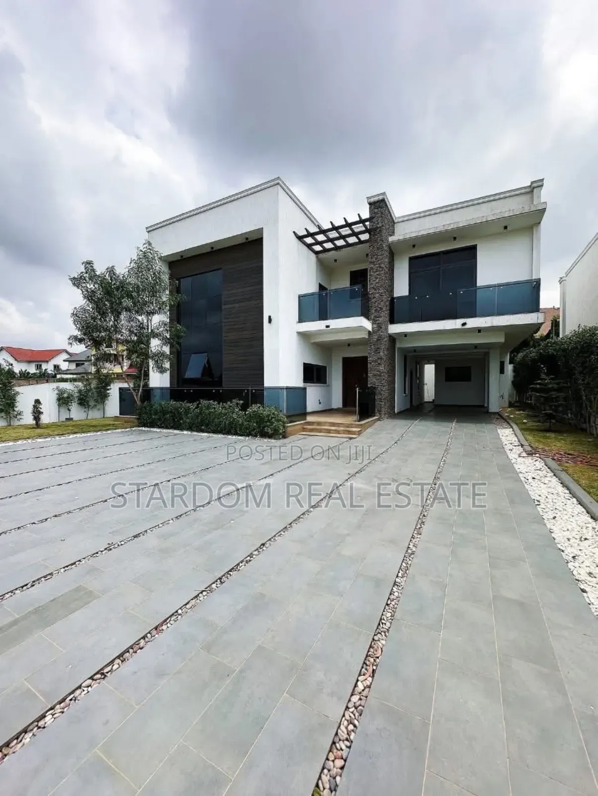 4bdrm Duplex in Trasacco, East Legon for sale
