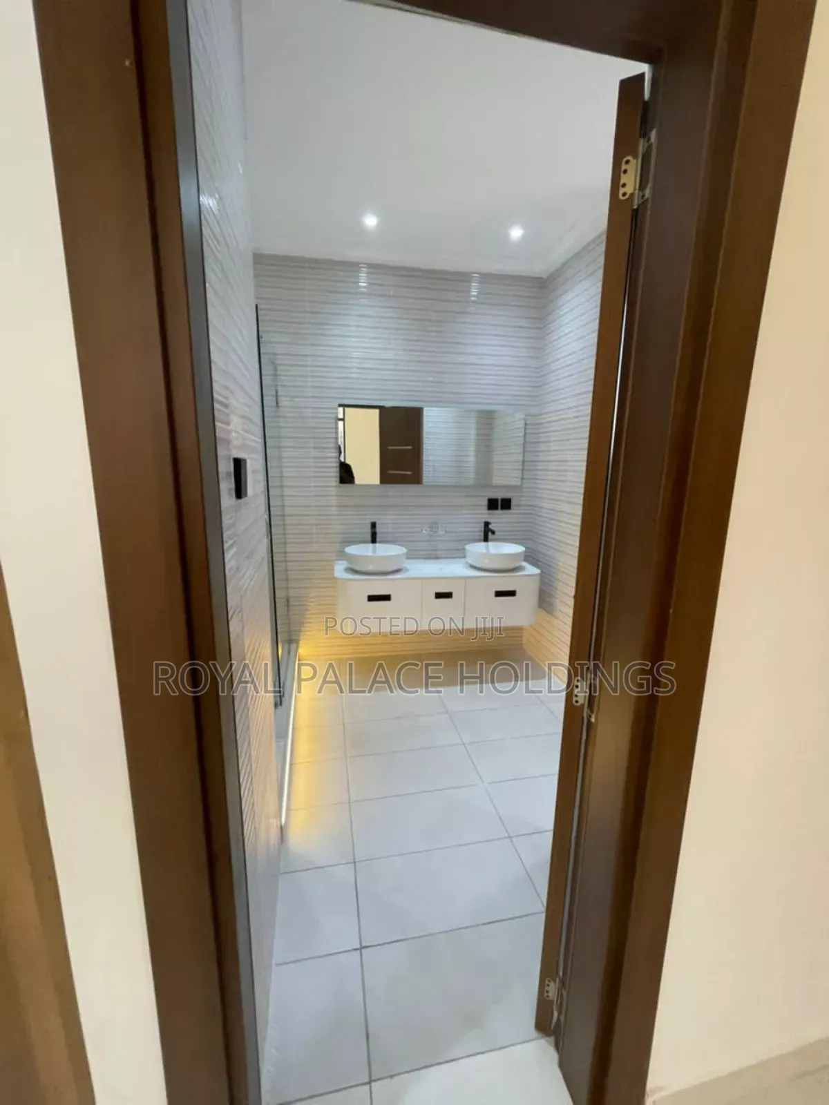 4bdrm Duplex in Hills, Ability for sale