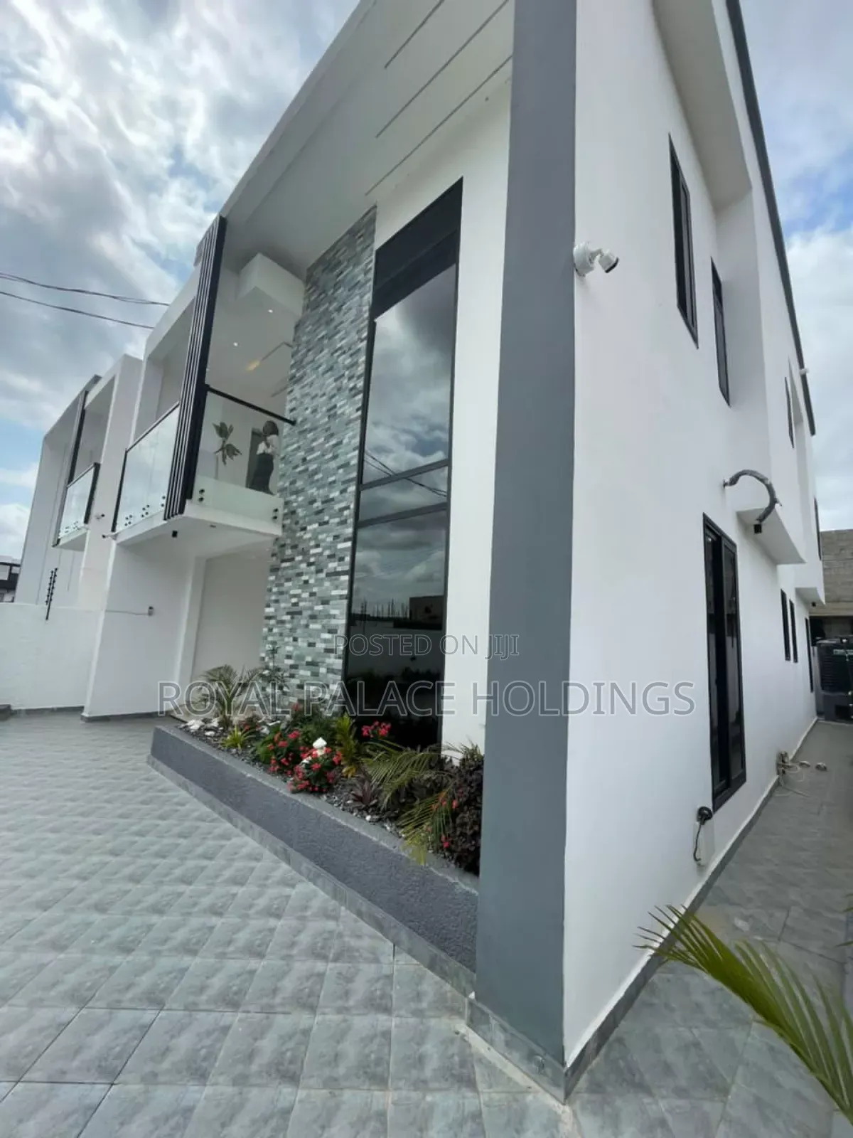 4bdrm Duplex in Hills, Ability for sale