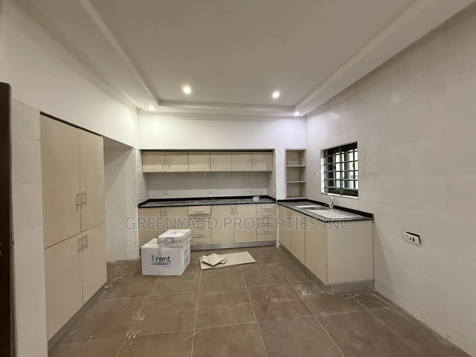 4bdrm Townhouse/Terrace in American House, East Legon for sale
