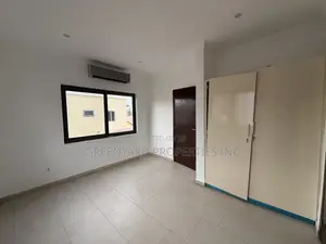 4bdrm Townhouse/Terrace in American House, East Legon for sale