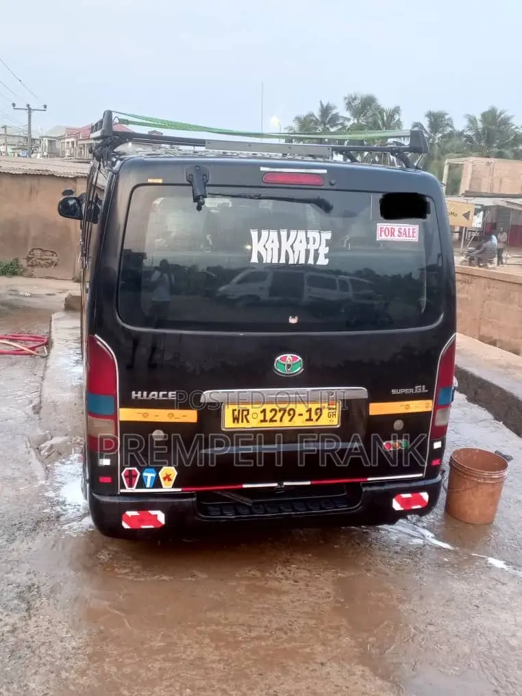 Toyota HiAce 2013 Black