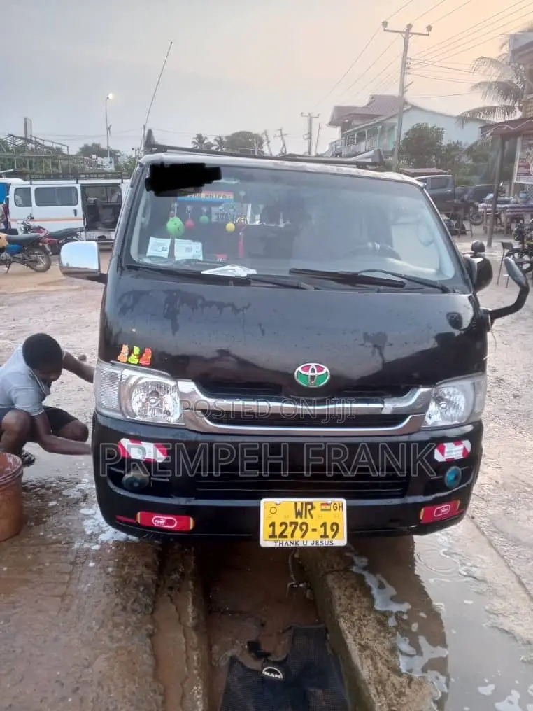 Toyota HiAce 2013 Black
