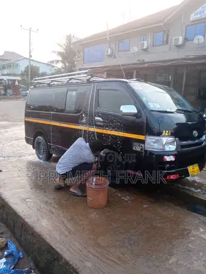 Toyota HiAce 2013 Black