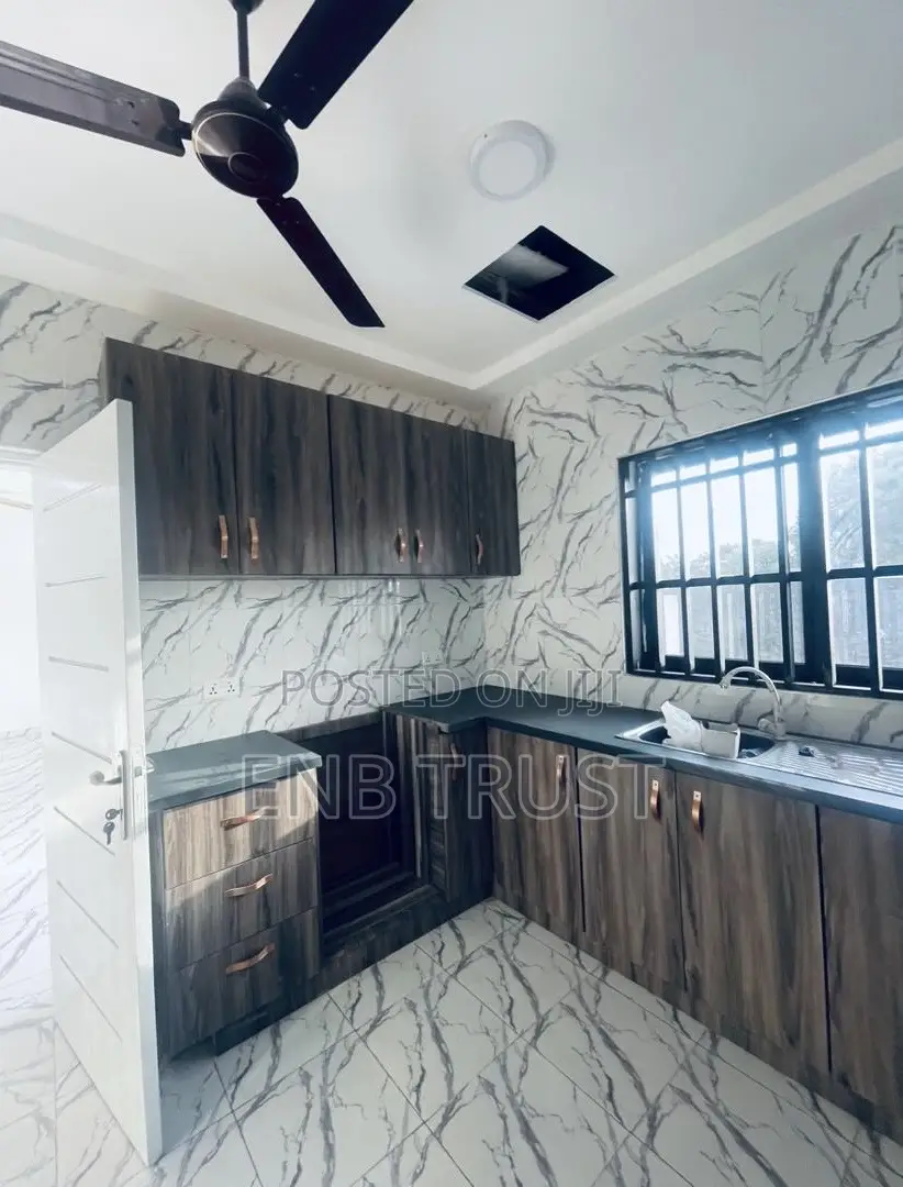 3bdrm House in Adenta, New Legon for sale