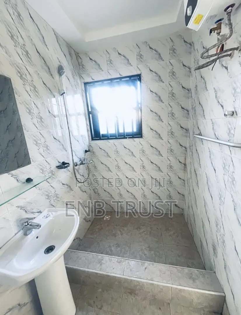 3bdrm House in Adenta, New Legon for sale