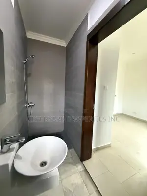 4bdrm Townhouse/Terrace in American House, East Legon for sale