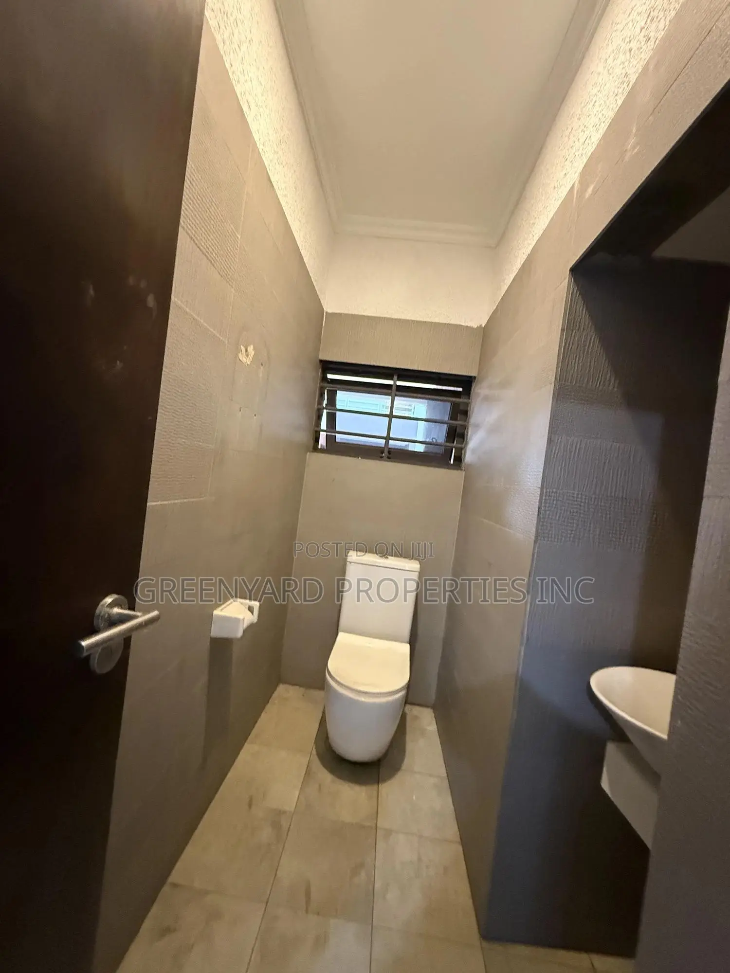 4bdrm Townhouse/Terrace in American House, East Legon for sale