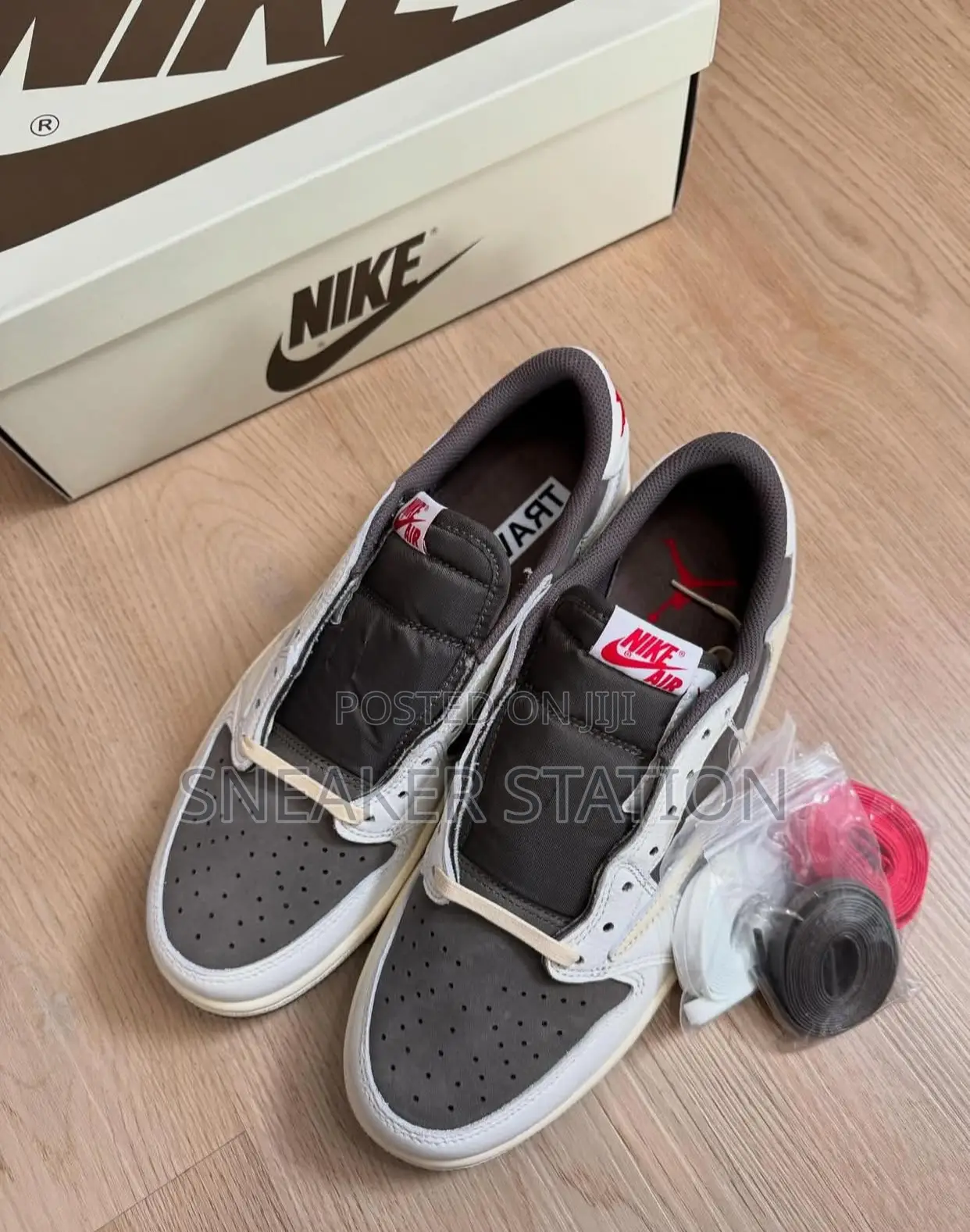 Air Jordan 1 Low Travis Scott Reverse