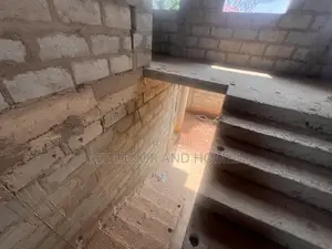 2bdrm Apartment in Bee Decor & Homes, Old Ashomang for sale