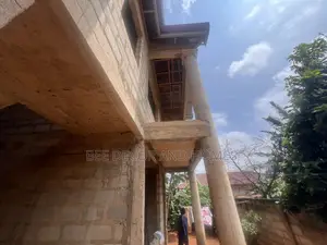 2bdrm Apartment in Bee Decor & Homes, Old Ashomang for sale