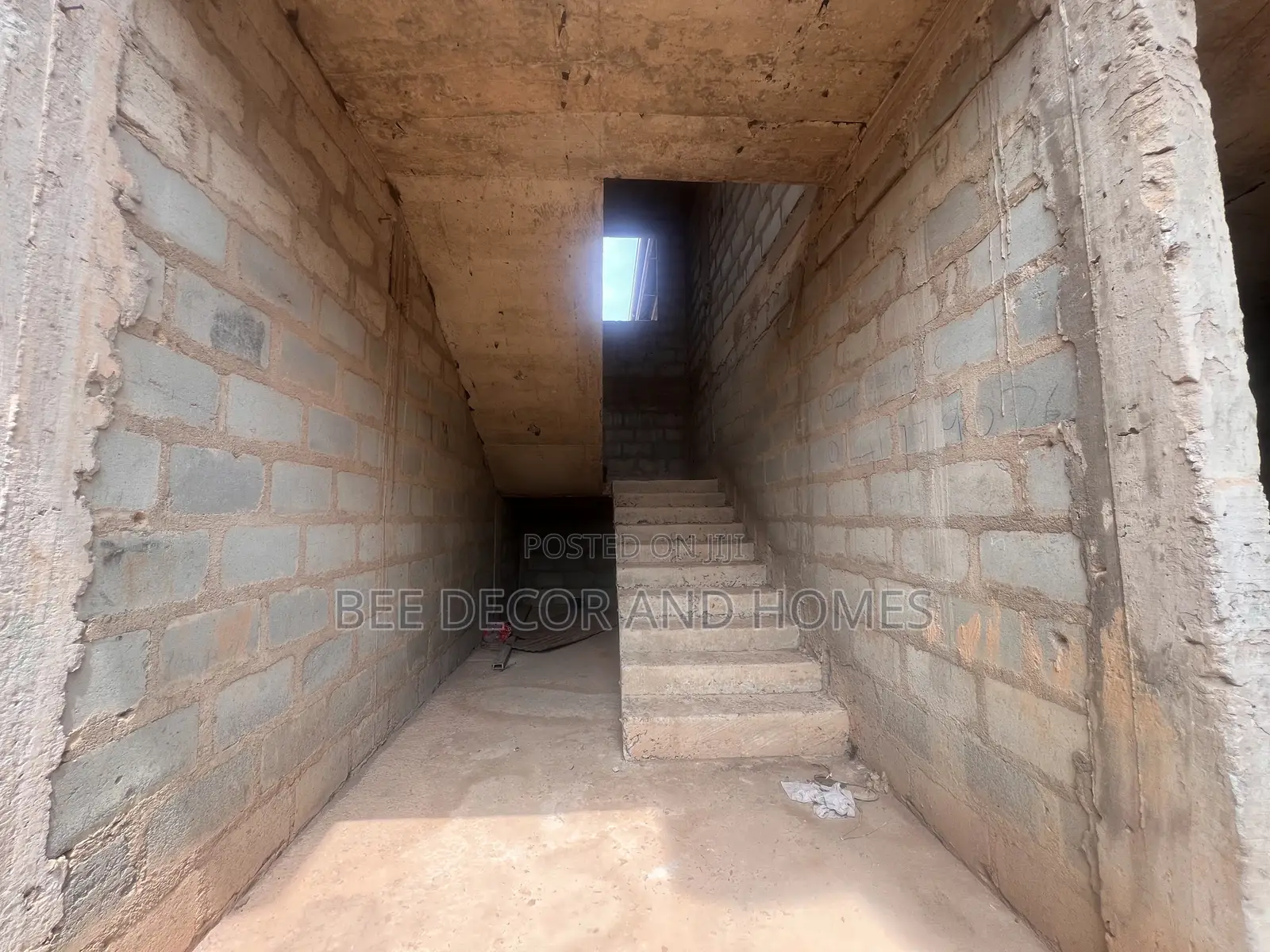 2bdrm Apartment in Bee Decor & Homes, Old Ashomang for sale
