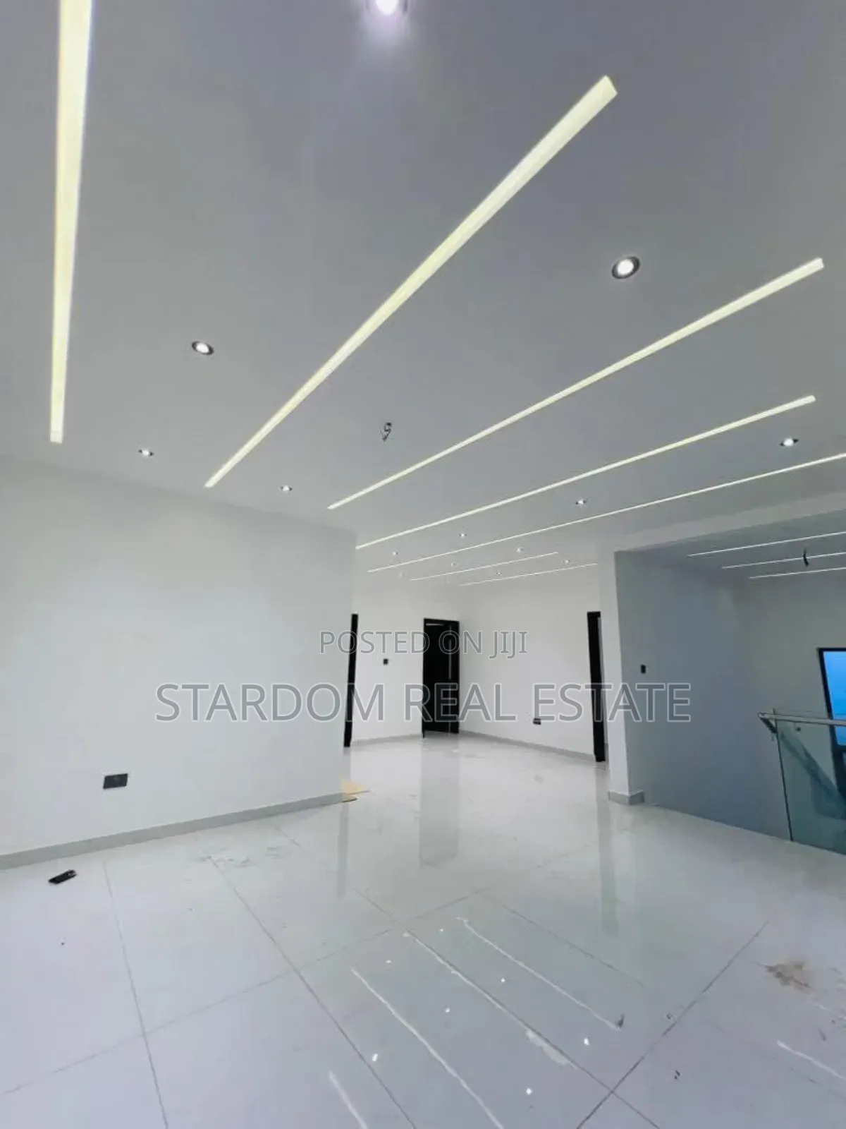 5bdrm Duplex in Ashaley Botwe for sale