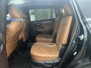 Toyota Highlander Platinum 2021 Black