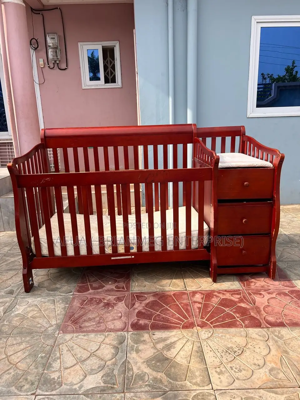 A Very Big Double Baby Crib/ Baby Cot ( U S A)