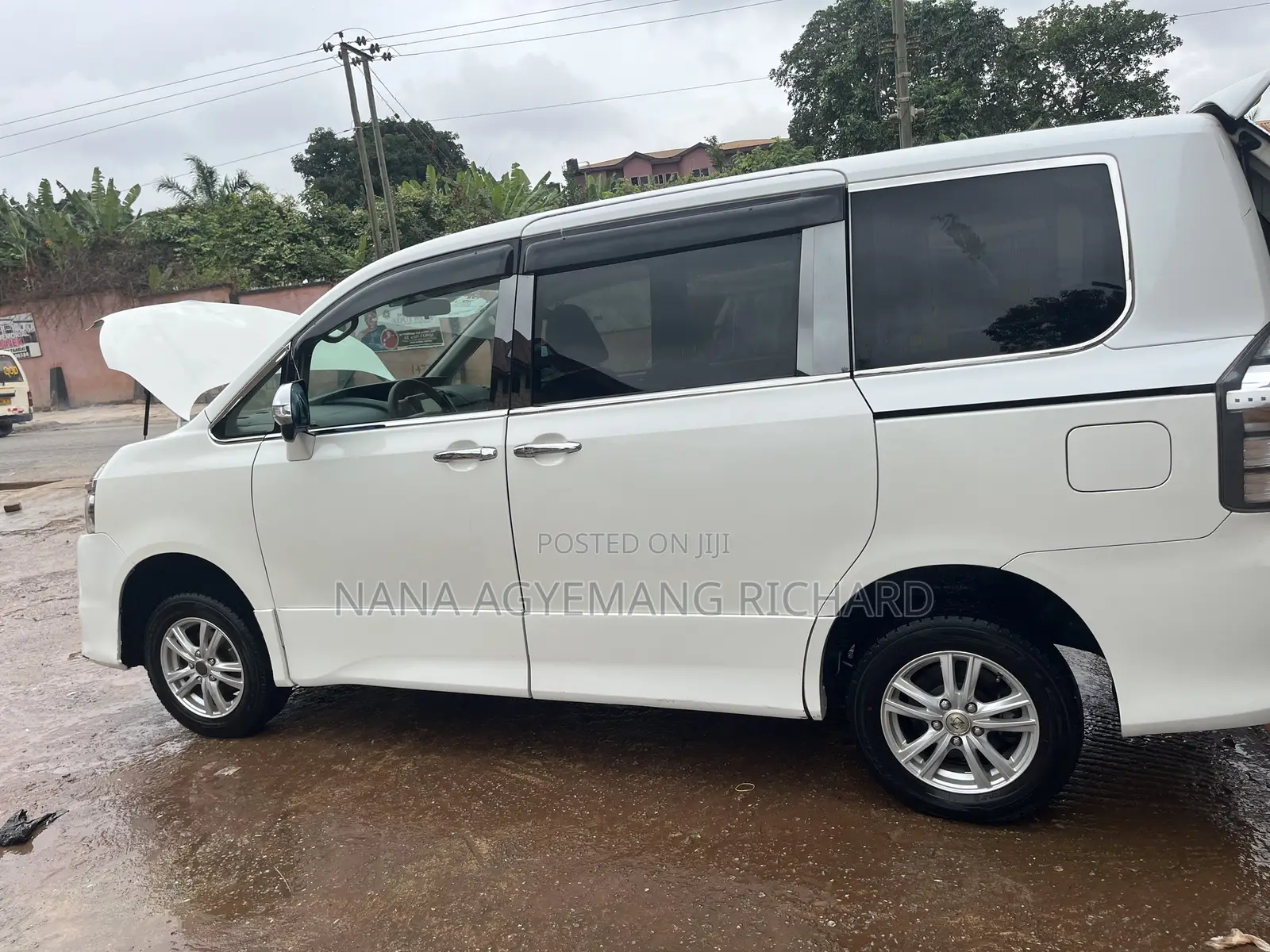 Toyota Voxy 2012 White