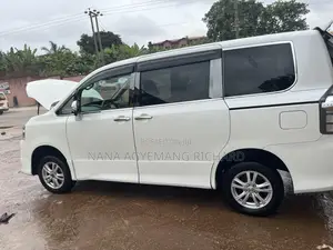Toyota Voxy 2012 White
