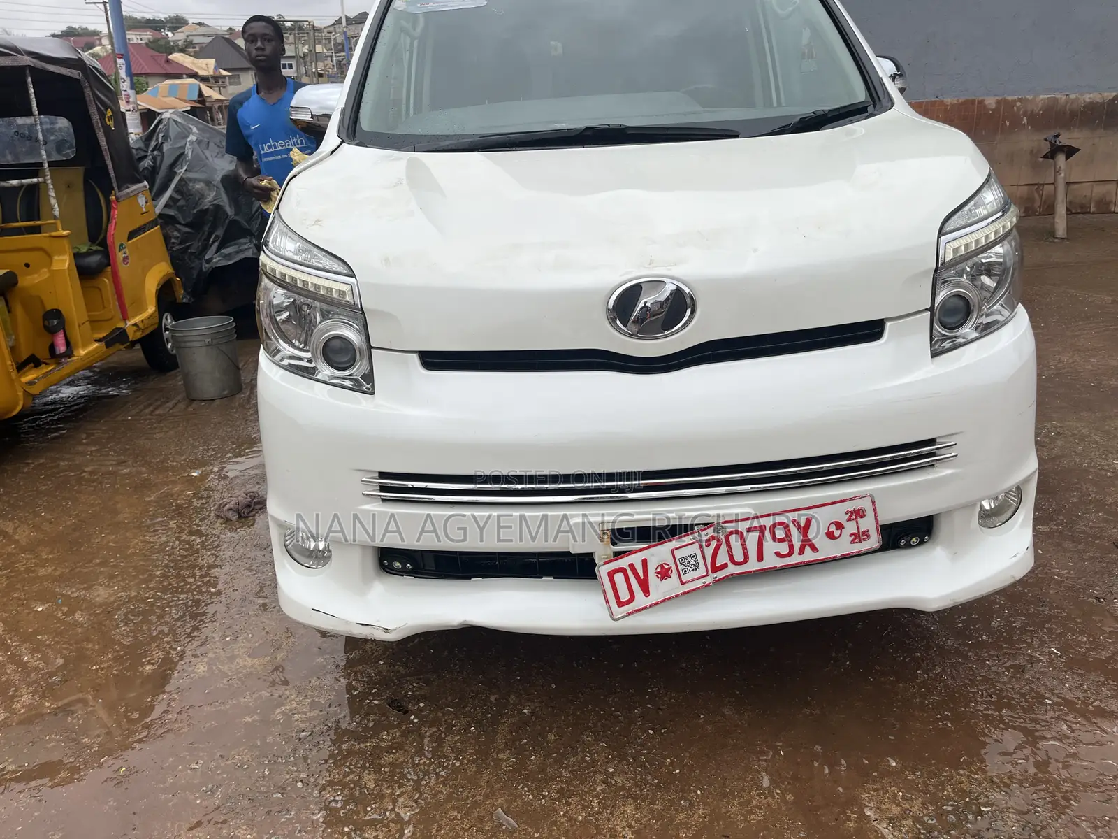 Toyota Voxy 2012 White