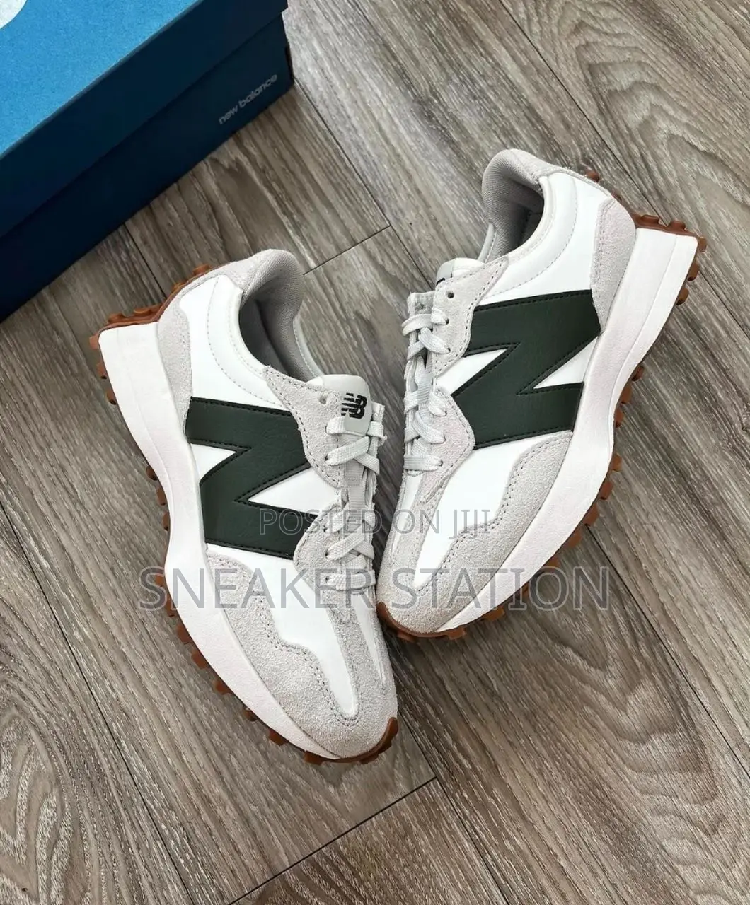 New Balance 327 Sneaker Available