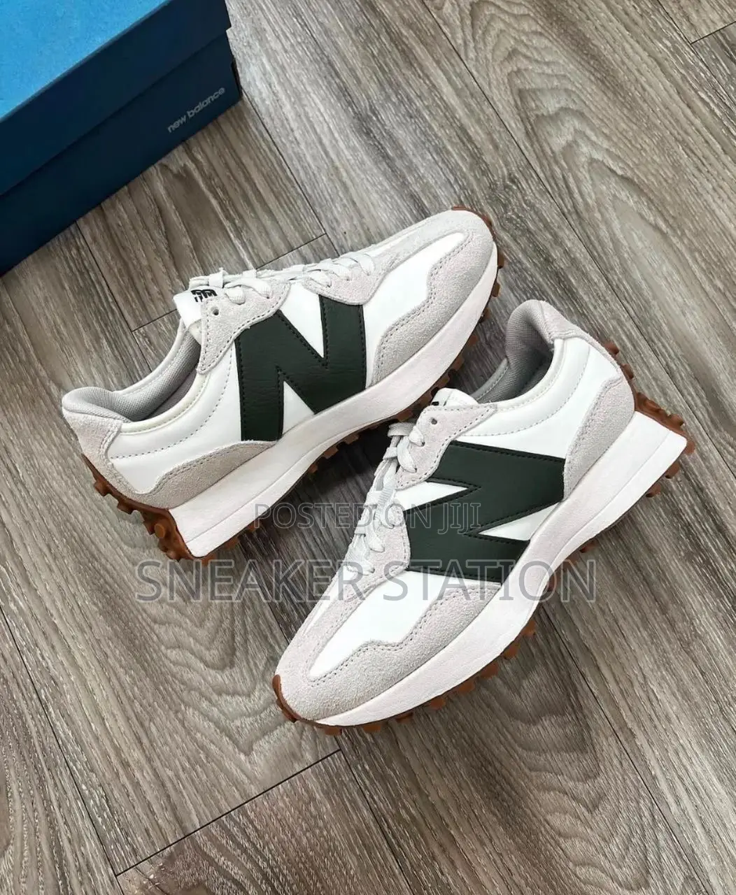 New Balance 327 Sneaker Available
