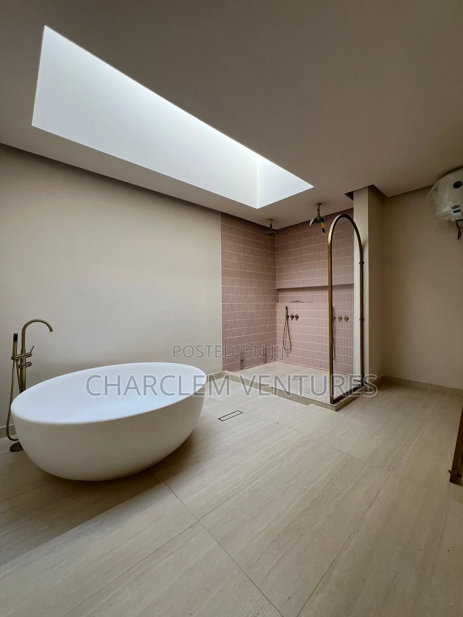 3bdrm House in Charclem Ventures, Accra Metropolitan for sale