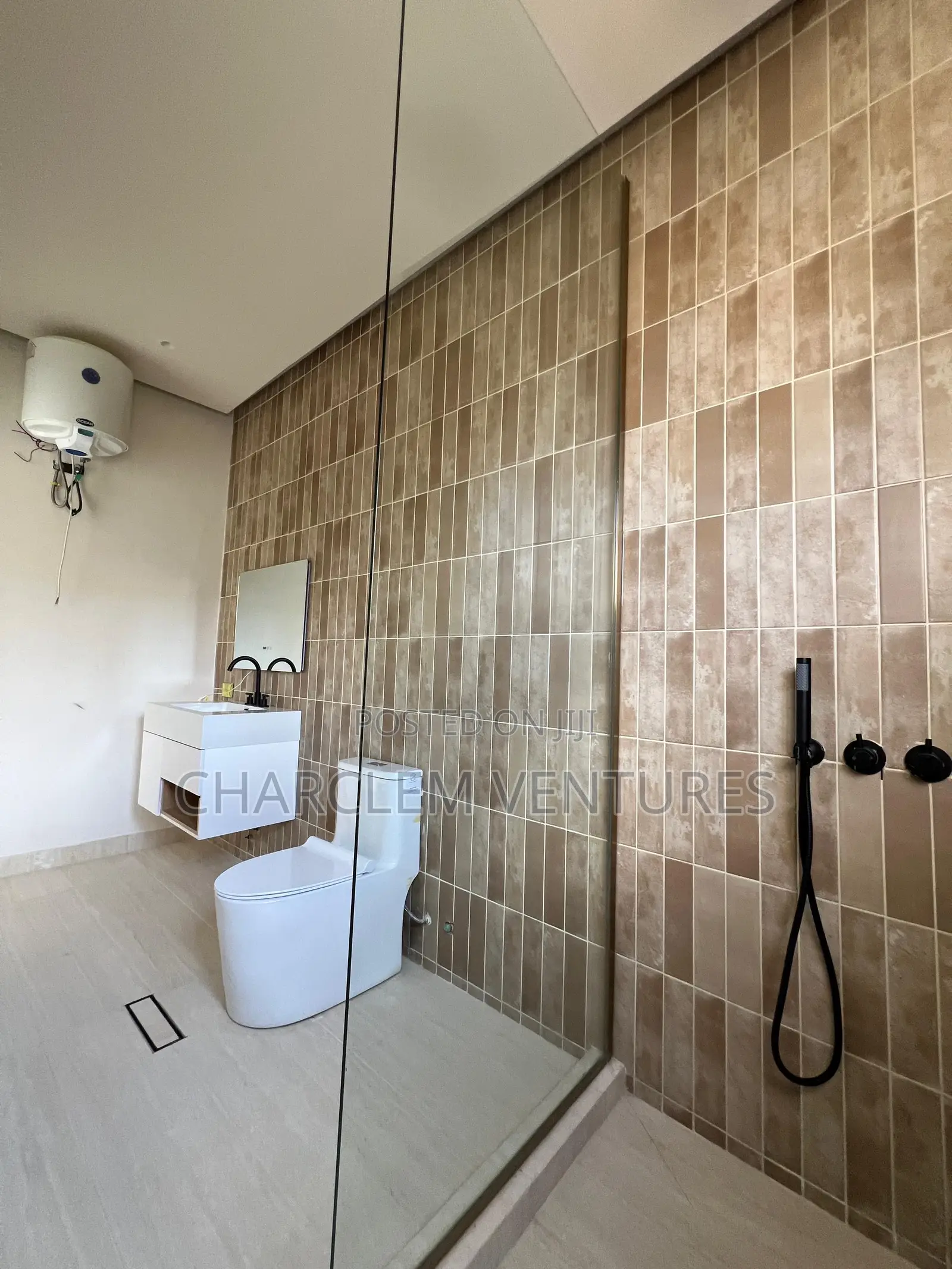 3bdrm House in Charclem Ventures, Accra Metropolitan for sale