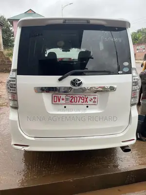Toyota Voxy 2012 White