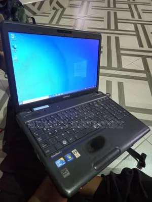 Laptop Toshiba Satellite C665 4GB Intel Core I3 HDD 320GB
